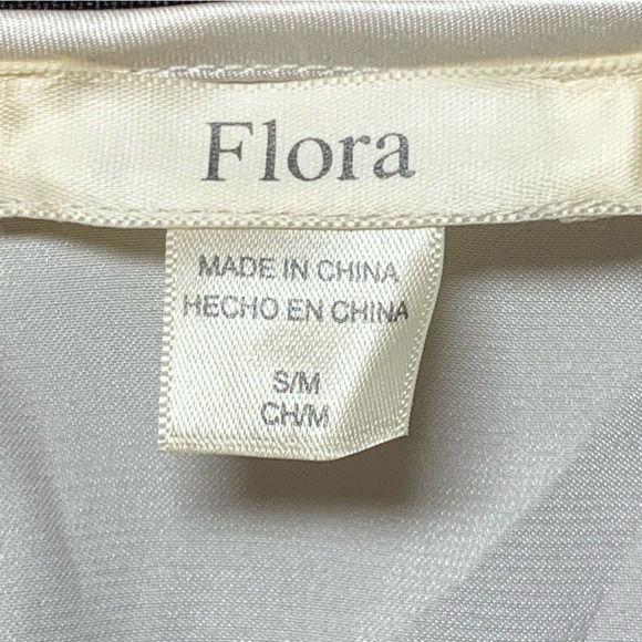 NWT Flora Nikrooz Ivory Night Gown&Robe. S/M. See pics for stains on end of gown - Picture 9 of 15